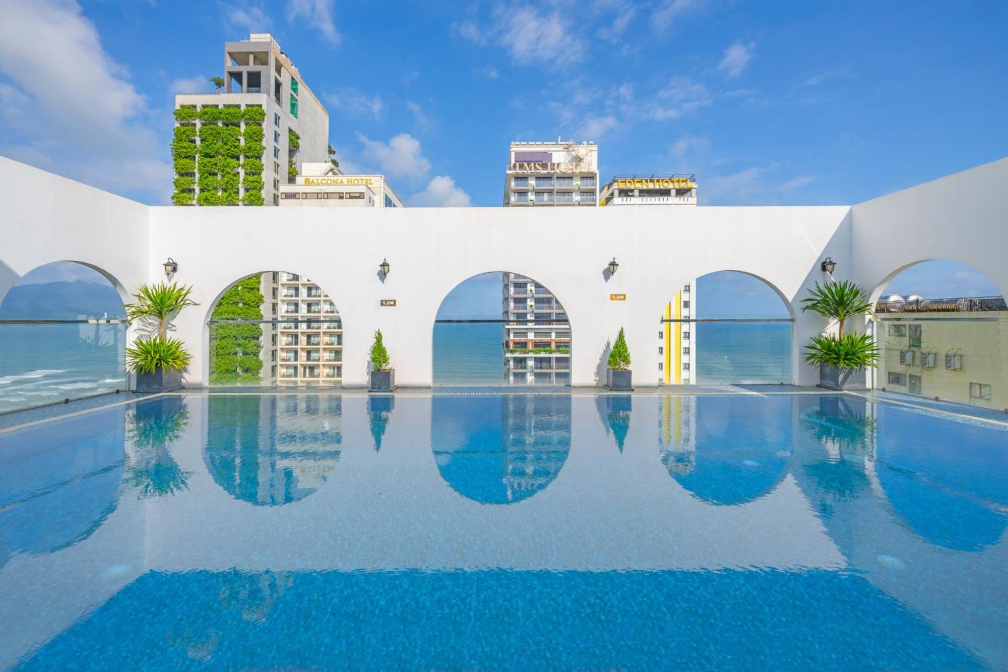 Golden Lotus Hotel Da Nang - Rooftop Bar Sea View Екстериор снимка